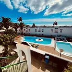 Relaxing Upper Floor Apartment- Exclusive Complex. Apartamento