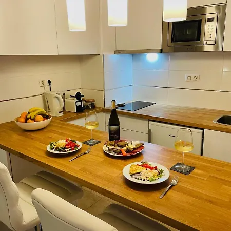 Relaxing Upper Floor Apartment- Exclusive Complex. Lejlighed