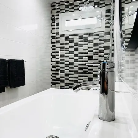Lejlighed Relaxing Upper Floor Apartment- Exclusive Complex. *