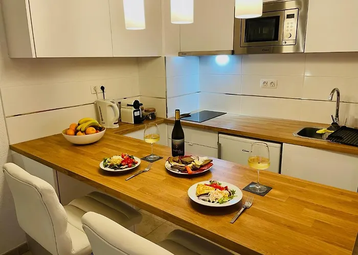 Relaxing Upper Floor Apartment- Exclusive Complex. Apartament