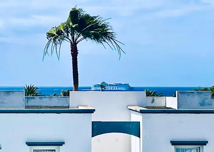 Relaxing Upper Floor Apartment- Exclusive Complex.